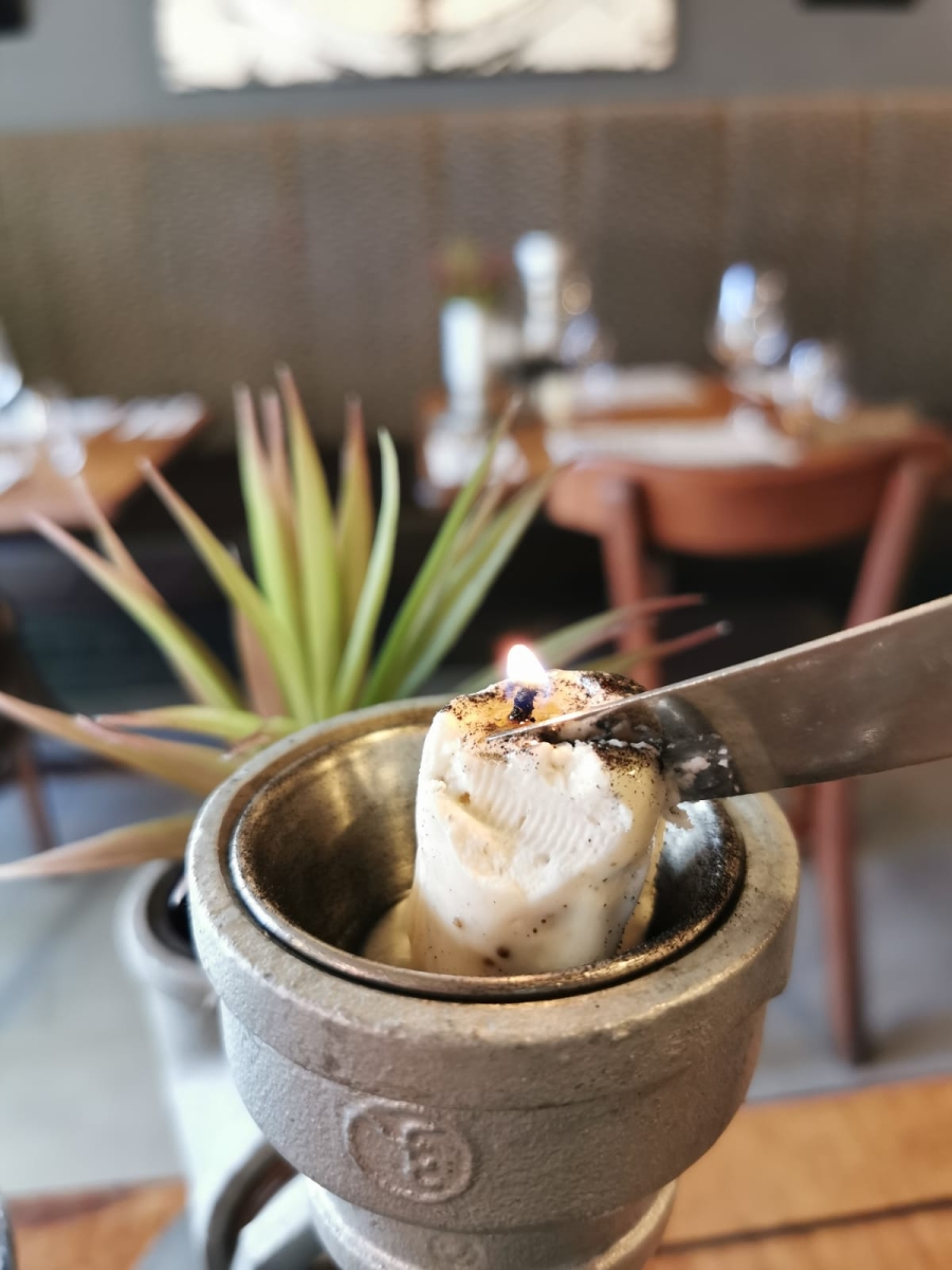 Eine Kerze aus Butter, die man Essen kann